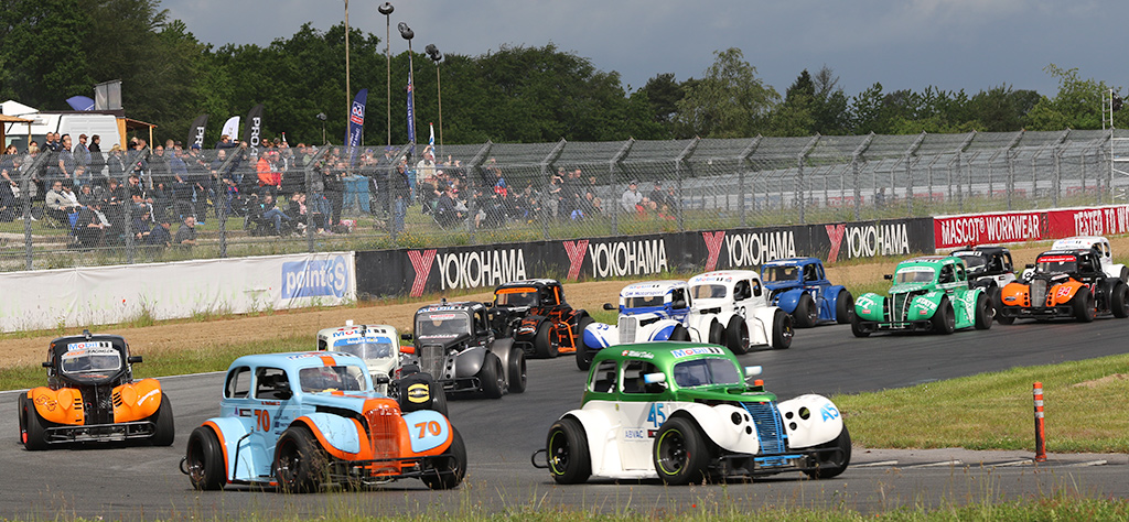 De skønne Legends Car sørger for at skabe nogle spændende underholdende løb.
(Foto: Motorsporten.dk)